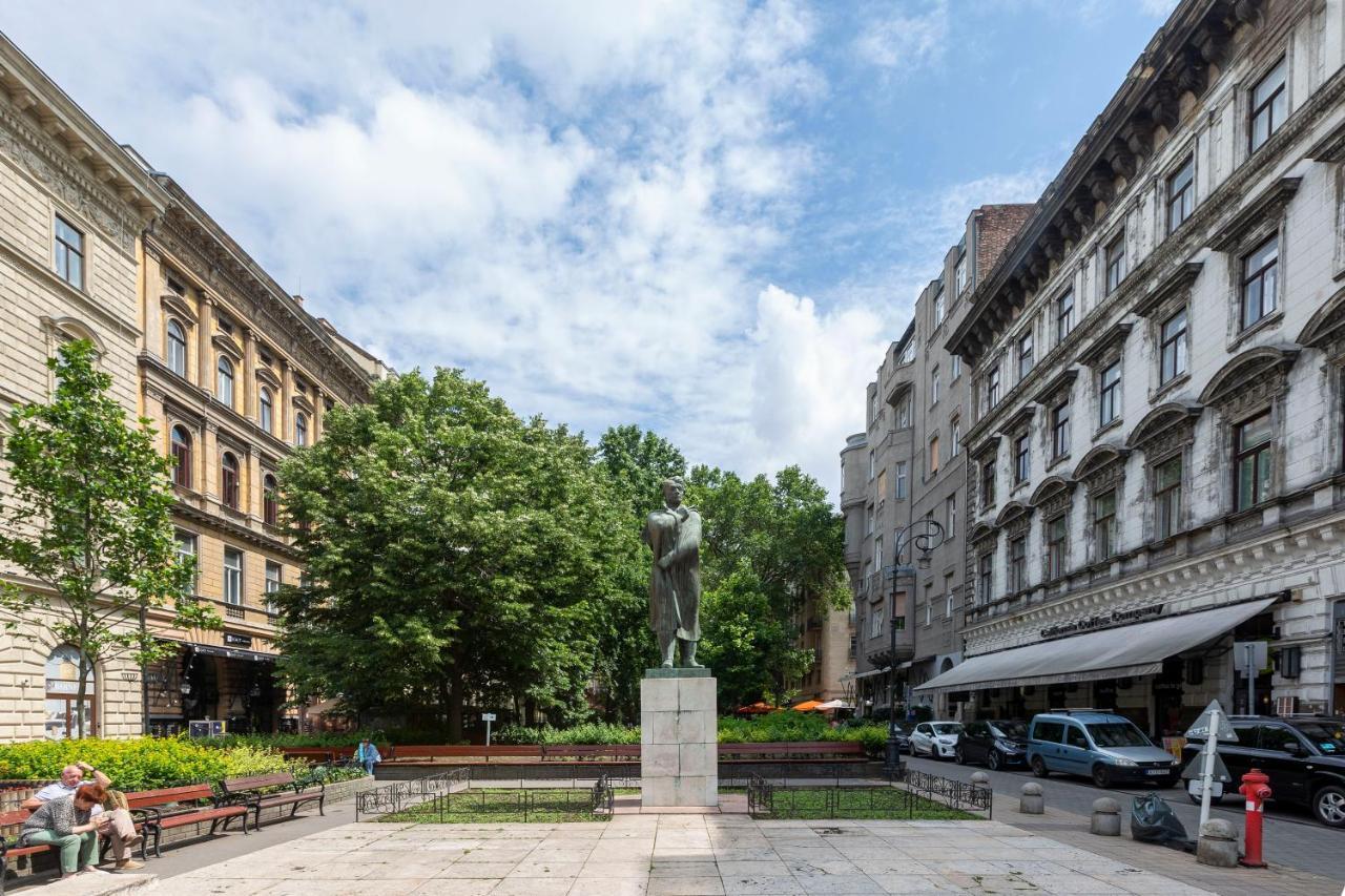 Luxurious Central Apartment In Liszt Ferenc Square Budapest Exterior foto