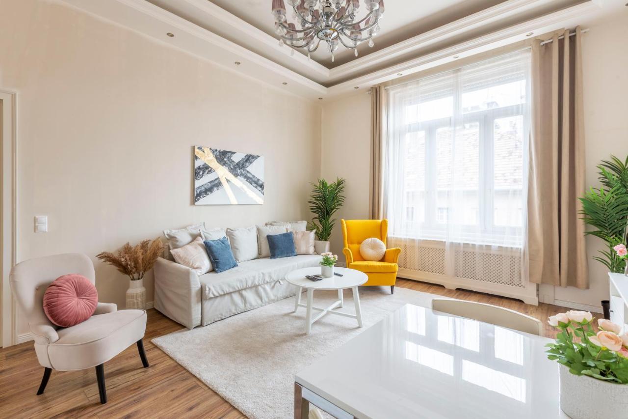 Luxurious Central Apartment In Liszt Ferenc Square Budapest Exterior foto