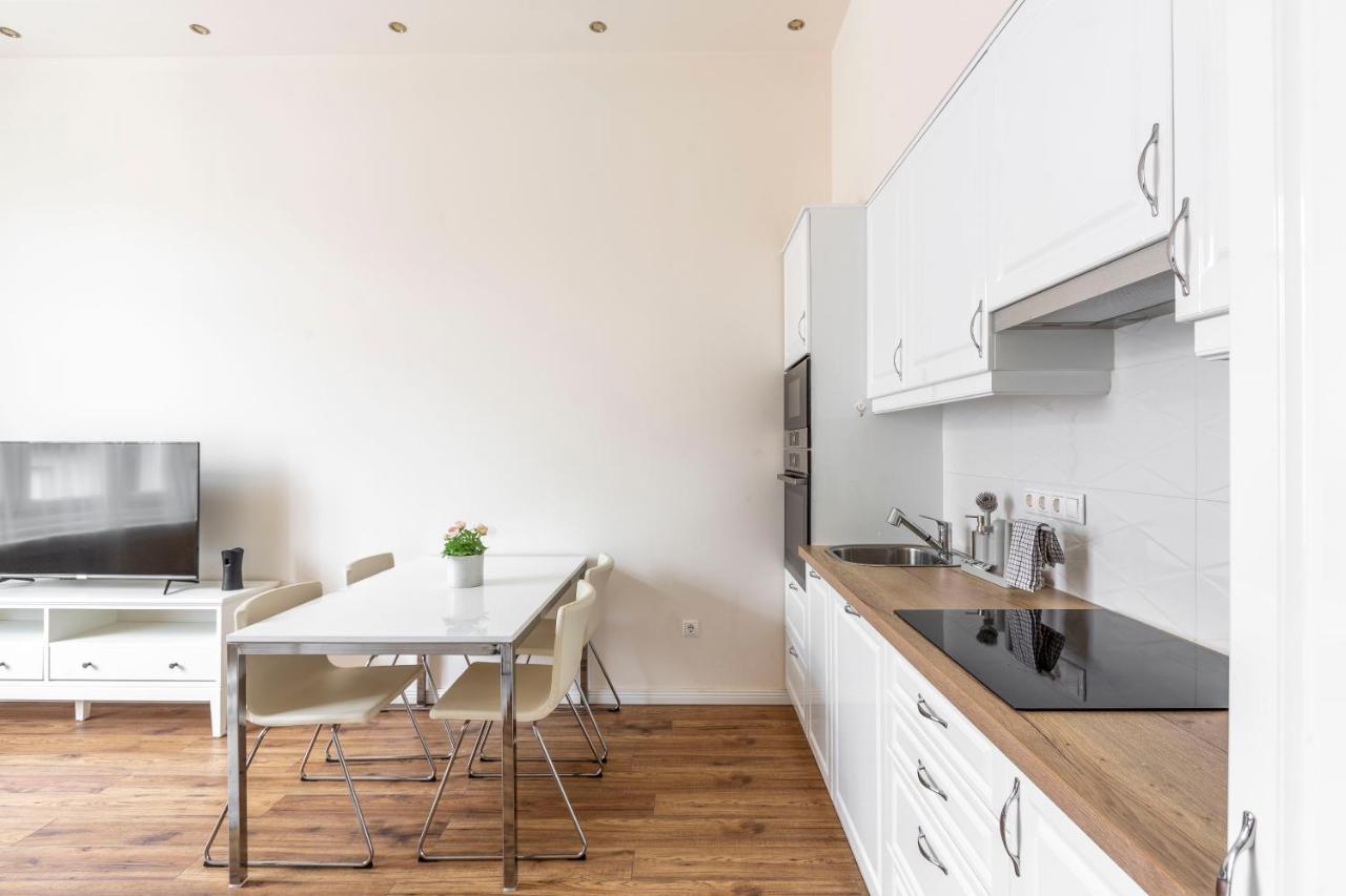Luxurious Central Apartment In Liszt Ferenc Square Budapest Exterior foto